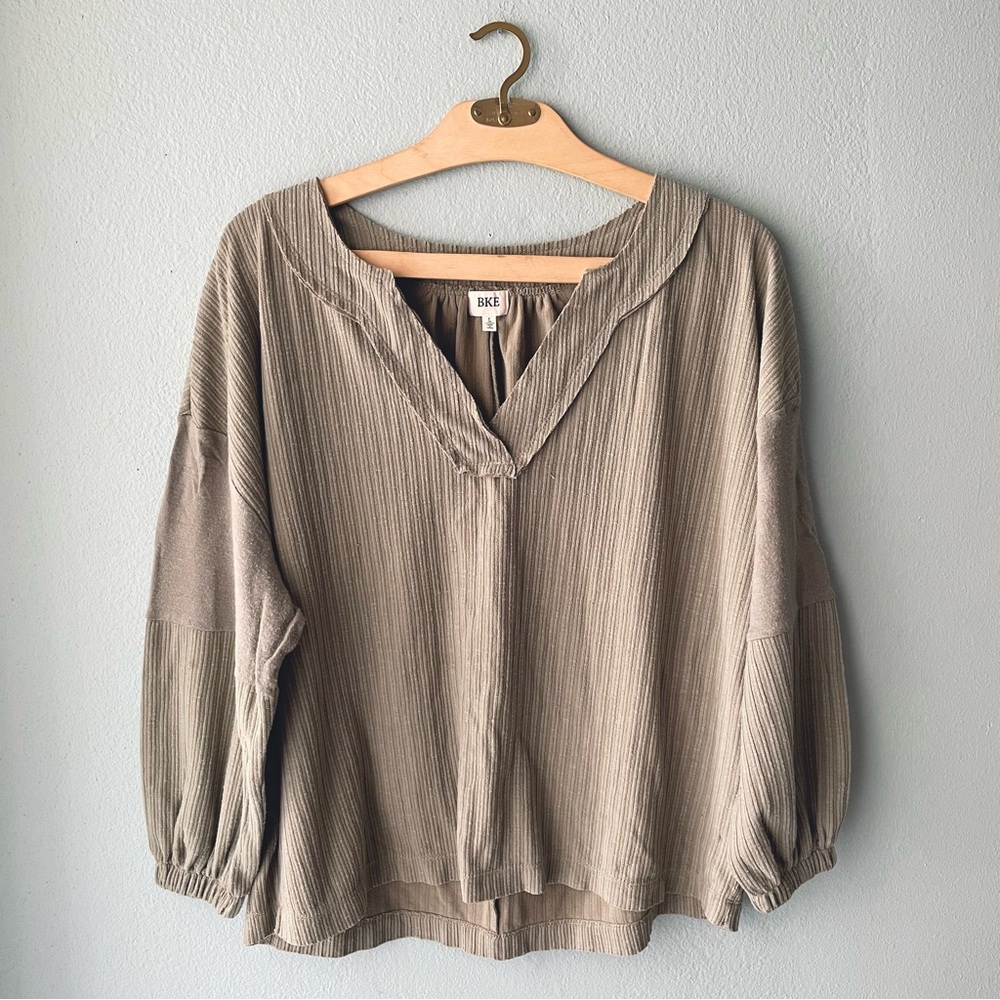♦️5/$15♦️ BKE | Raw-Edge Ribbed Baggy Olive V-Neck Long Balloon-Sleeve Blouse